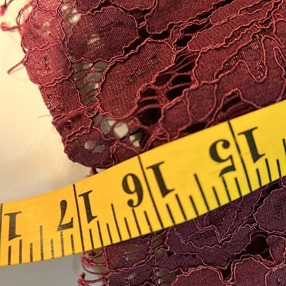 Finn & GRACE Off Shoulder Lace Crop Top size XS - Picture 6 of 9